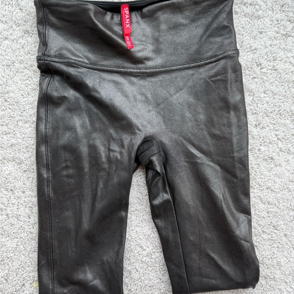 SPANXshape™ Faux Leather Size XS - Picture 3 of 9
